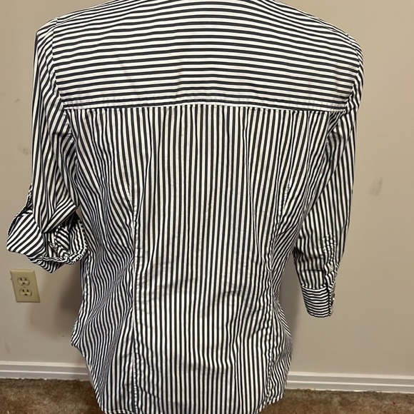 Liz & Co  blue stripe blouse, sz medium - Picture 4 of 10